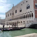 Ca\' De L\'Anzolo